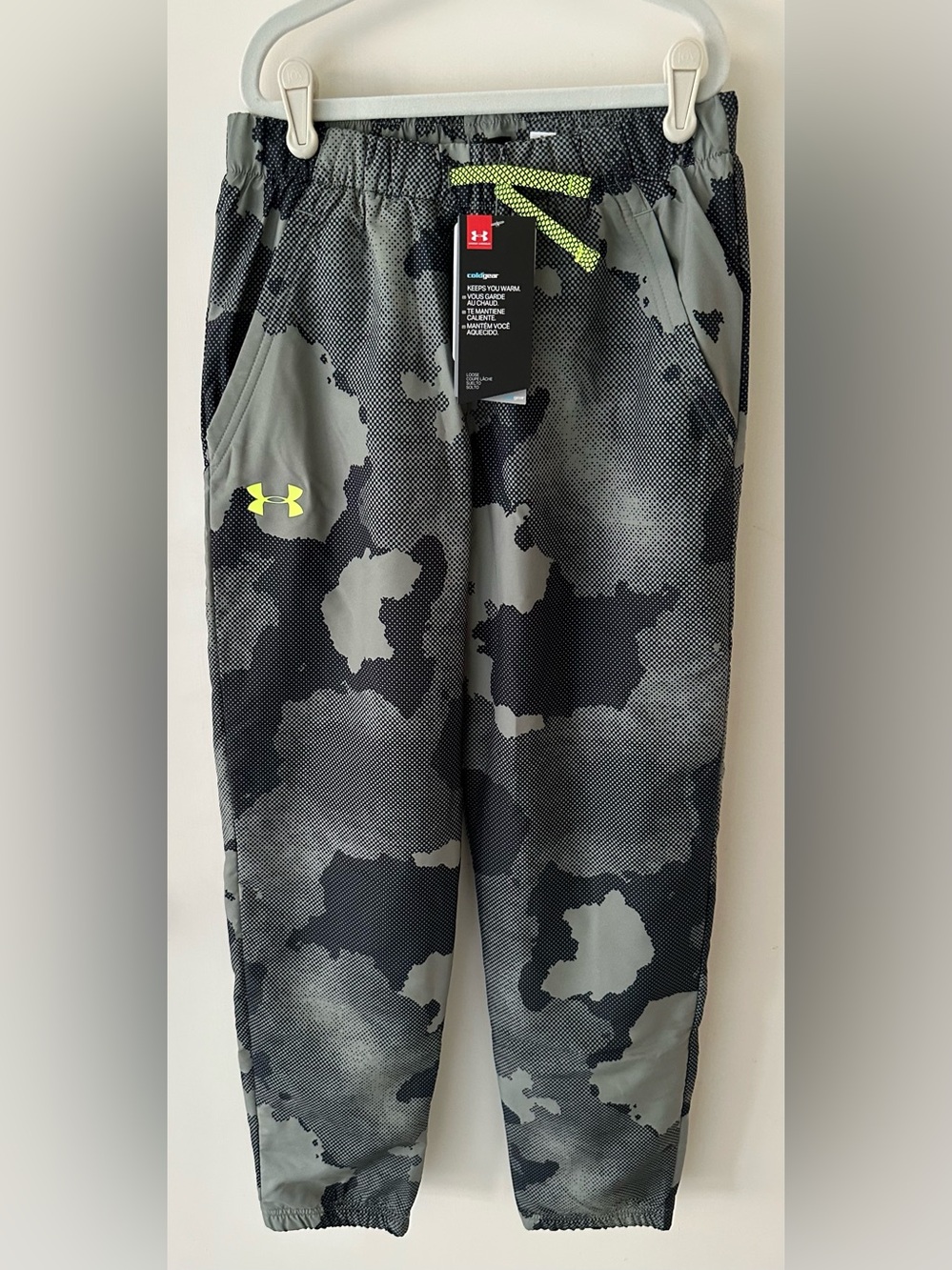 NWT Under Armour boys' ColdGear printed camo training pants with pockets Size YL
